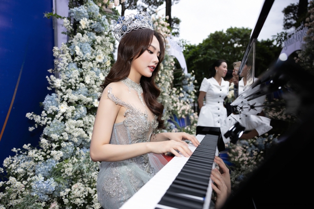 Mai Phương rạng rỡ đón sinh nhật trước thềm thi quốc tế, bà trùm Hoa hậu tặng nóng món quà đặc biệt - Ảnh 6.