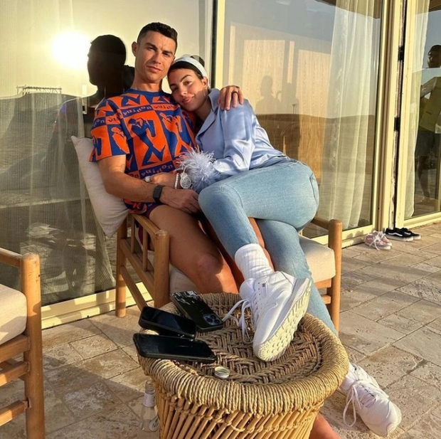 7 năm bên nhau, 2 con chung, vì sao Ronaldo và bạn gái vẫn chưa tổ chức đám cưới? +