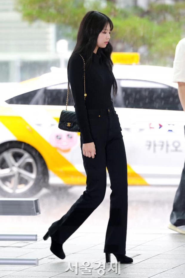 Jennie lại gây bão với thời trang sân bay: Outfit đơn giản mà sang chói mắt, nàng muốn học lỏm thì siêu dễ - Ảnh 4.