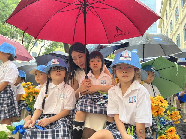 Học sinh trường Nguyễn Siêu hát vang trong lễ khai giảng sớm - Ảnh 6.