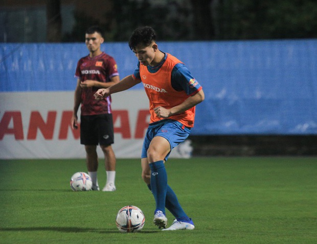 Dấu ấn của HLV Troussier khi ứng biến bằng tay, mang đến trận đấu khó quên cho đội tuyển Việt Nam