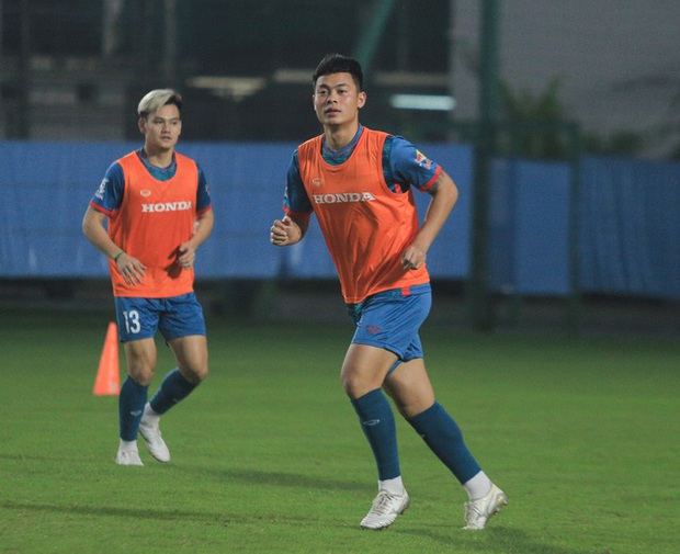 Dấu ấn của HLV Troussier khi ứng biến bằng tay, mang đến trận đấu khó quên cho đội tuyển Việt Nam