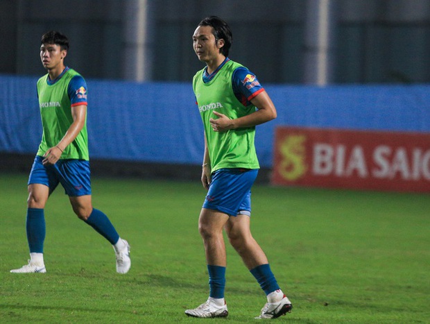 Dấu ấn của HLV Troussier khi ứng biến bằng tay, mang đến trận đấu khó quên cho đội tuyển Việt Nam