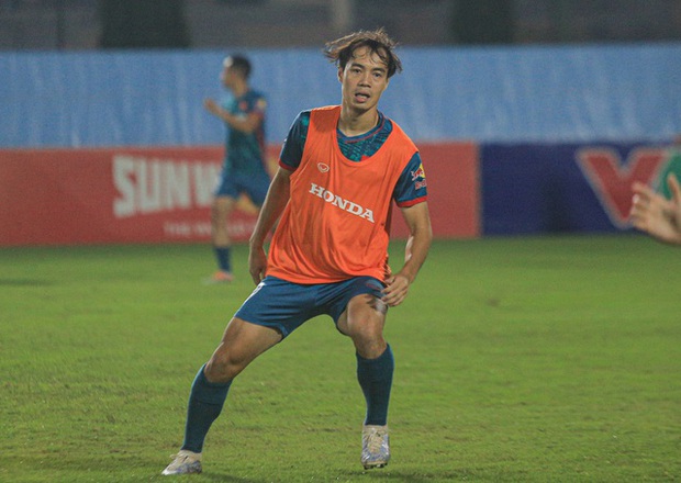 Văn Toàn chinh phục đội tuyển Việt Nam bằng buổi tập đầu tiên tràn đầy cảm xúc