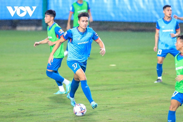 Cầu thủ Việt kiều kết hợp đội tuyển Việt Nam để tập luyện: Cảnh tượng rất thú vị