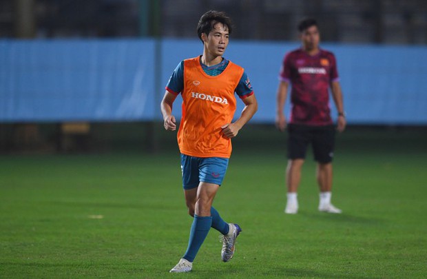 Văn Toàn chinh phục đội tuyển Việt Nam bằng buổi tập đầu tiên tràn đầy cảm xúc