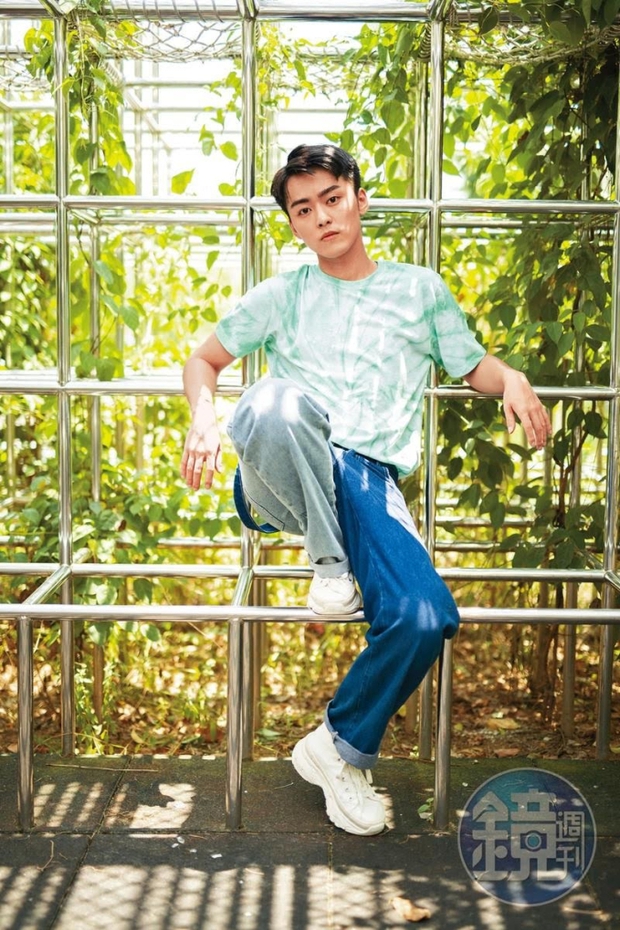 Giải mã sự phẫn nộ của cộng đồng mạng với việc JYP 'đuổi' thực tập sinh nam vì hẹn hò đồng tính 