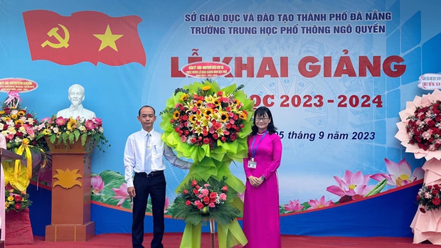 Toàn cảnh lễ khai giảng năm học mới 2023 - 2024: Diễn ra nhanh - gọn, những tà áo dài trắng chiếm spotlight - Ảnh 27.