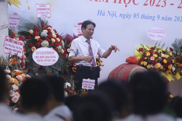 Khai giảng tại ngôi trường đặc biệt ở Hà Nội, dùng tay hát quốc ca - Ảnh 23.