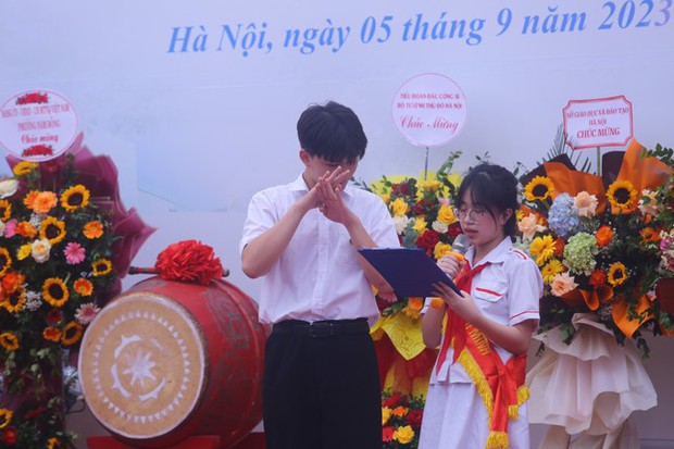 Khai giảng tại ngôi trường đặc biệt ở Hà Nội, dùng tay hát quốc ca - Ảnh 21.