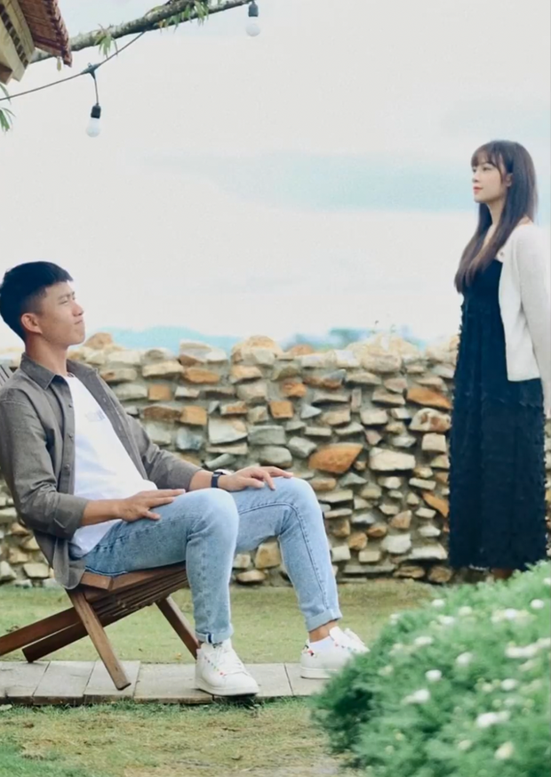 Phan Văn Đức hé lộ sắp ra MV, tay trong tay với vợ xinh tựa nàng thơ - Ảnh 3.