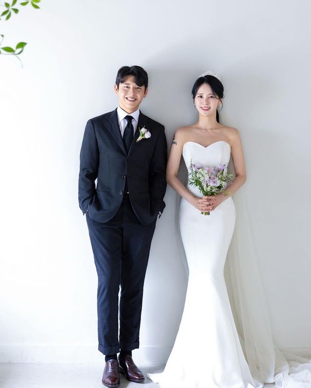 Vụ cưới của tài tử Hạ Cánh Nơi Anh và nam idol gây sốt cộng đồng mạng