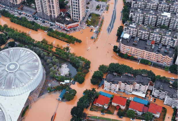 Giao thông tê liệt, trường học đóng cửa do hoàn lưu bão Haikui ở Trung Quốc - Ảnh 1.