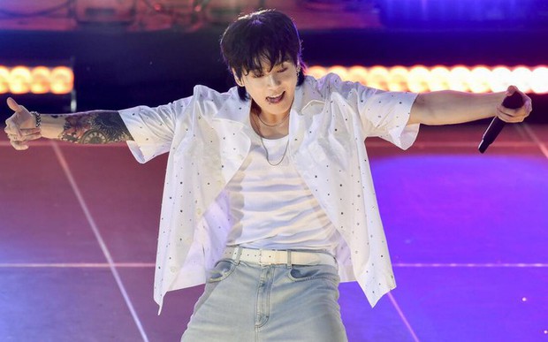 Jungkook (BTS) có màn trình diễn sống đỉnh cao tại lễ hội âm nhạc Global Citizen 2023