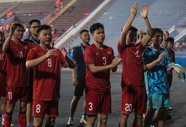 Hình ảnh cực đẹp của U23 Việt Nam， cúi đầu chào ban huấn luyện đội đối thủ sau trận đấu - Ảnh 13.