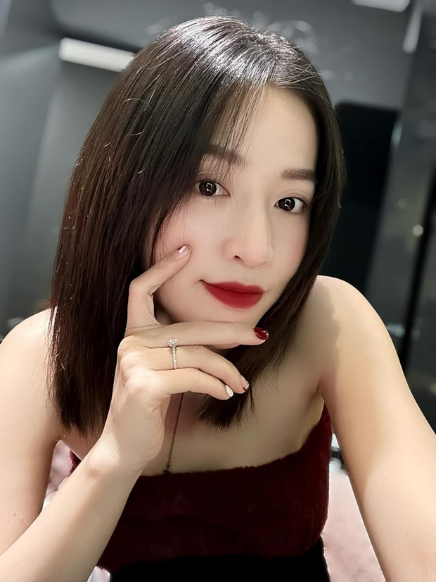 Kỷ niệm 4 năm yêu đẹp đến rơi nước mắt: Xem ảnh hiếm Puka và Gin Tuấn Kiệt cầu hôn và khám phá bất ngờ!