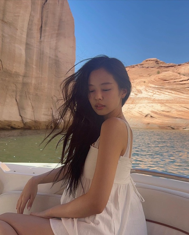 V (BTS) đụng mặt Jennie (BLACKPINK) tại địa điểm check-in độc đáo dưới biển?