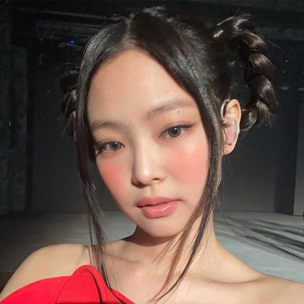 Quá trình thăng hạng nhan sắc qua từng năm của Jennie (Blackpink) - Ảnh 10. Quá trình thăng hạng nhan sắc qua từng năm của Jennie (Blackpink) - Ảnh 10.