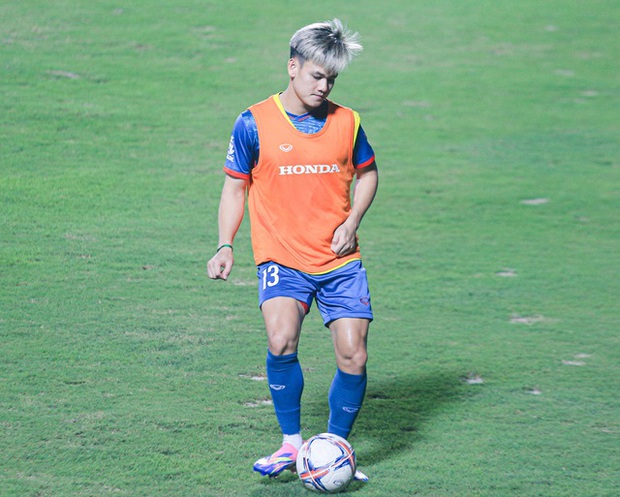 Tình huống hài hước: Tiến Linh vui nhộn 'hóa thân' làm HLV Troussier, gây bão trên sân cỏ