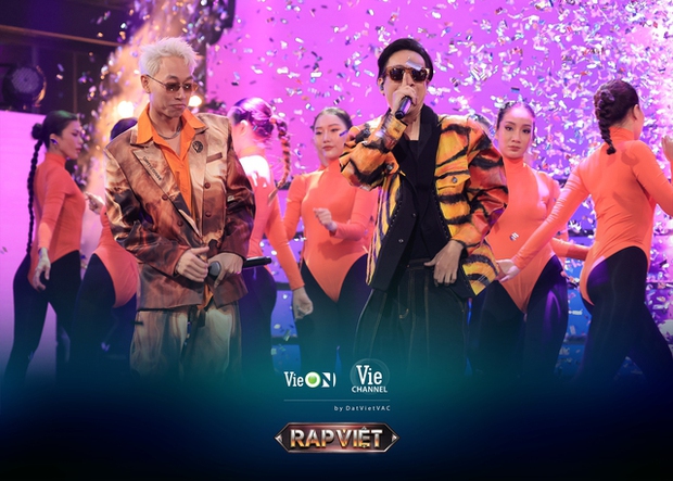 JustaTee và khoảnh khắc bất ổn ở chung kết Rap Việt: Bắn flow không nhanh bằng tốc độ chỉnh kính - Ảnh 5. JustaTee và khoảnh khắc bất ổn ở chung kết Rap Việt: Bắn flow không nhanh bằng tốc độ chỉnh kính - Ảnh 5.