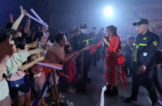 Hoàng Thùy Linh - Biểu diễn live sau scandal và tặng vé concert miễn phí cho khán giả