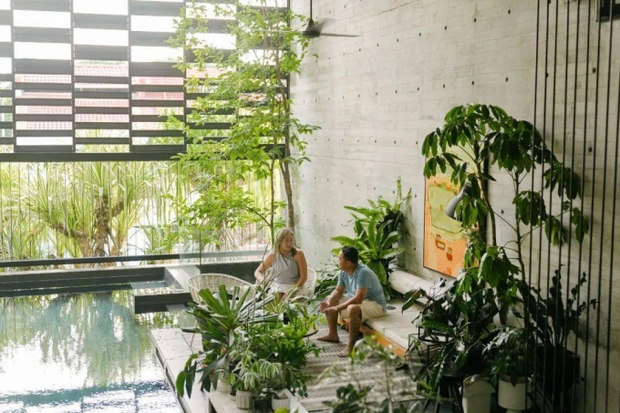 Vợ chồng KTS xây bể bơi ở giữa nhà, không gian thiết kế thoáng mát đến độ quanh năm không dùng đến điều hòa - Ảnh 3.