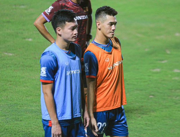 Tình huống hài hước: Tiến Linh vui nhộn 'hóa thân' làm HLV Troussier, gây bão trên sân cỏ