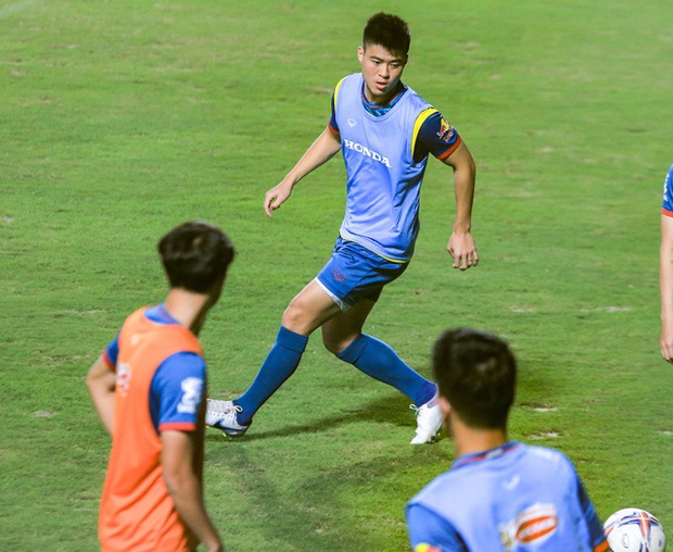 Tình huống hài hước: Tiến Linh vui nhộn 'hóa thân' làm HLV Troussier, gây bão trên sân cỏ