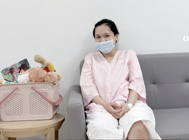 Vợ Duy Mạnh vừa sinh con vẫn livestream bất chấp, hoa mắt chóng mặt vẫn chốt đơn - Ảnh 2.