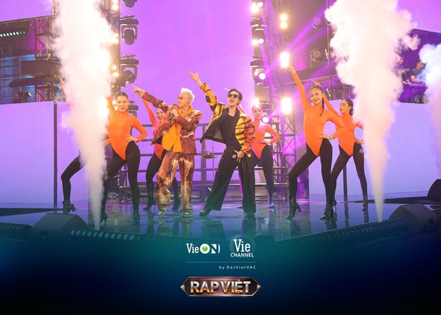 JustaTee và khoảnh khắc bất ổn ở chung kết Rap Việt: Bắn flow không nhanh bằng tốc độ chỉnh kính - Ảnh 4. JustaTee và khoảnh khắc bất ổn ở chung kết Rap Việt: Bắn flow không nhanh bằng tốc độ chỉnh kính - Ảnh 4.