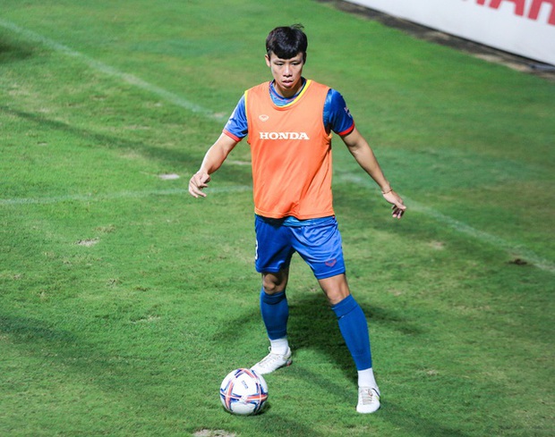 Tình huống hài hước: Tiến Linh vui nhộn 'hóa thân' làm HLV Troussier, gây bão trên sân cỏ