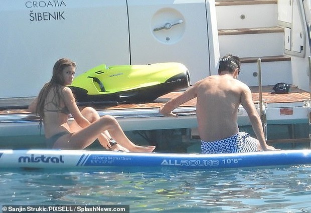 Chấp nhận phản đối hết thảy, bạn gái 12 tuổi và Pique cùng khẳng định tình yêu mãnh liệt