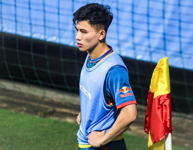 Tình huống hài hước: Tiến Linh vui nhộn 'hóa thân' làm HLV Troussier, gây bão trên sân cỏ