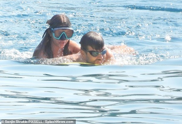 Chấp nhận phản đối hết thảy, bạn gái 12 tuổi và Pique cùng khẳng định tình yêu mãnh liệt