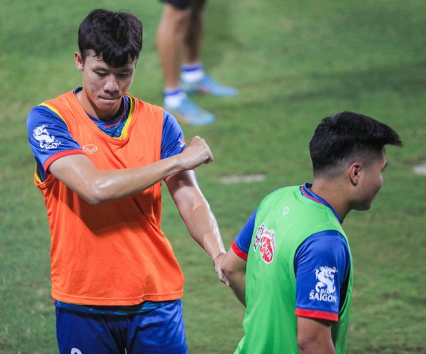 Tình huống hài hước: Tiến Linh vui nhộn 'hóa thân' làm HLV Troussier, gây bão trên sân cỏ