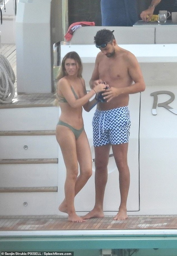 Chấp nhận phản đối hết thảy, bạn gái 12 tuổi và Pique cùng khẳng định tình yêu mãnh liệt