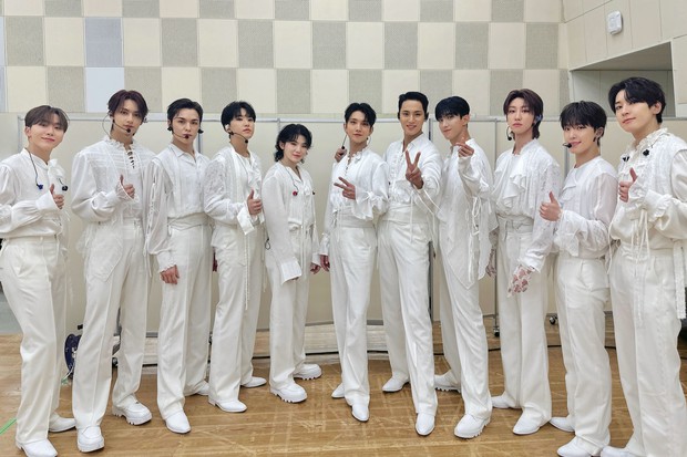 Danh sách nhạc năm mới đang lan tỏa tại Hàn: Nghe Money của Lisa để tiền vào như nước, quên căng thẳng với SEVENTEEN!