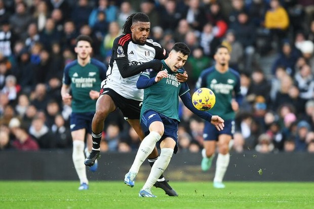 Arsenal liên tiếp thua, cuộc đua vô địch Ngoại Hạng Anh khó khăn