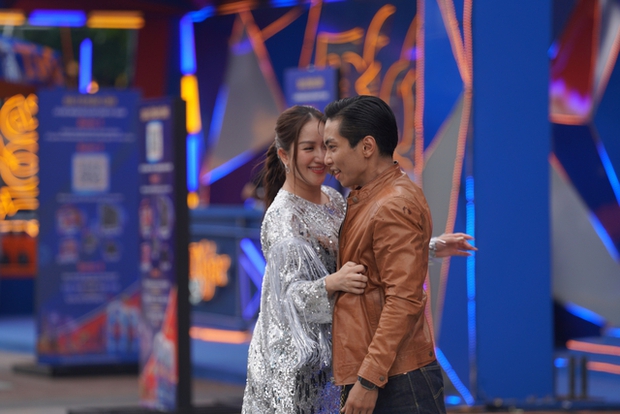 Phan Hiển khiến Khánh Thi đổ nước mắt ngay dịp năm mới, tại phố đi bộ Nguyễn Huệ