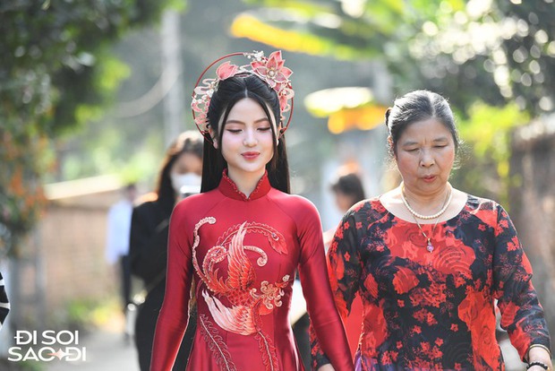 Cô dâu Chu Thanh Huyền tươi tắn và duyên dáng xuất hiện trước lễ ăn hỏi cùng Quang Hải