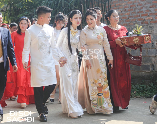 Chu Thanh Huyền và Quang Hải thể hiện sự đoàn kết trong ngày quan trọng, đầy ý nghĩa