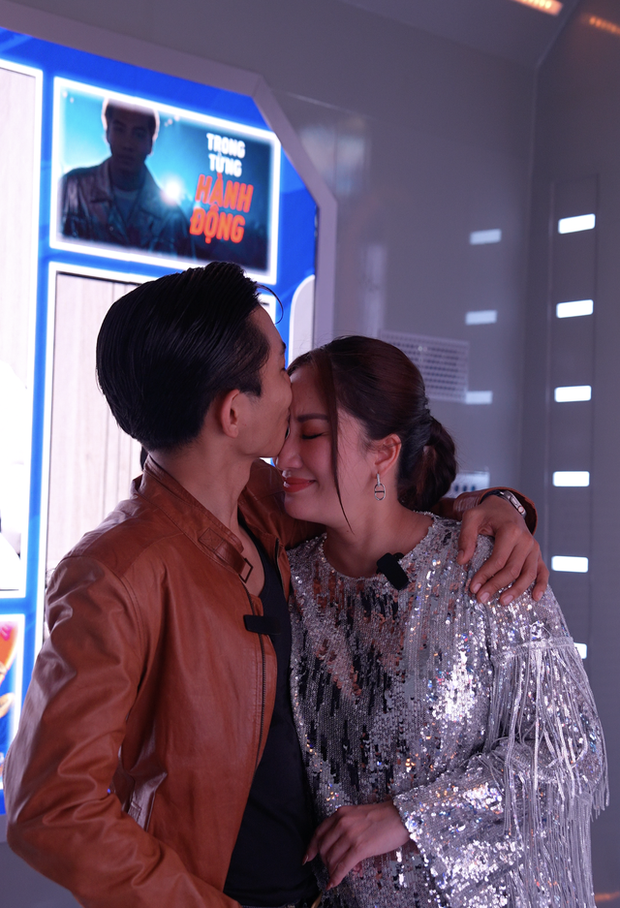 Phan Hiển khiến Khánh Thi đổ nước mắt ngay dịp năm mới, tại phố đi bộ Nguyễn Huệ