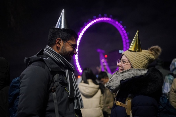 Cập nhật: Sau châu Á, người dân châu Âu chào đón năm mới 2024 - Ảnh 3.