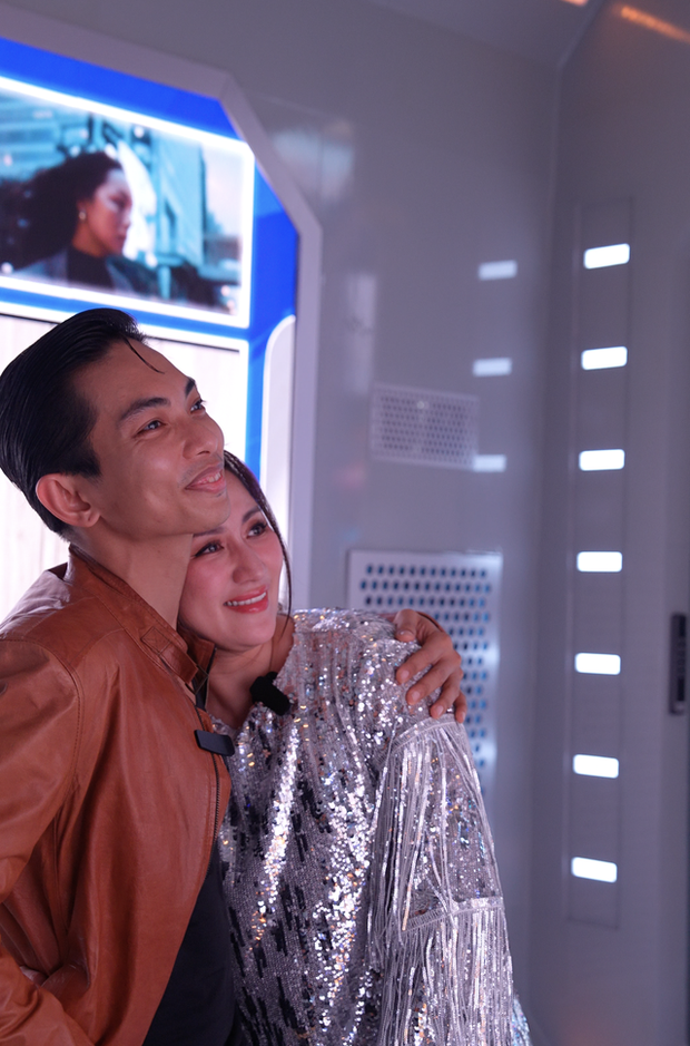 Phan Hiển khiến Khánh Thi đổ nước mắt ngay dịp năm mới, tại phố đi bộ Nguyễn Huệ