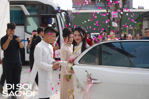 Một khoảnh khắc đáng nhớ khi Quang Hải đưa Chu Thanh Huyền về dinh, chăm sóc cô từng chút từng chút