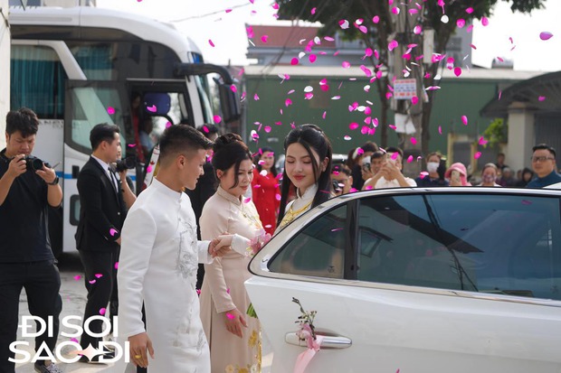 Một khoảnh khắc đáng nhớ khi Quang Hải đưa Chu Thanh Huyền về dinh, chăm sóc cô từng chút từng chút