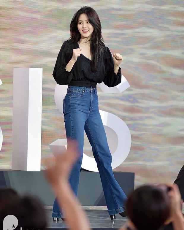 Diện jeans phong cách như nữ thần han so hee