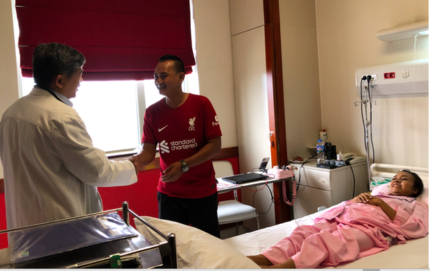 Bác sĩ Việt Nam cứu mạng sản phụ nguy kịch từ Campuchia