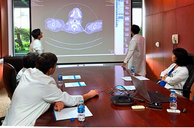 Bác sĩ Việt Nam cứu mạng sản phụ nguy kịch từ Campuchia