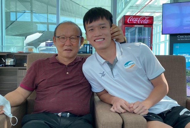 HLV Park Hang Seo gửi lời động viên tới Hoàng Đức trước khi ĐT Việt Nam ra quân